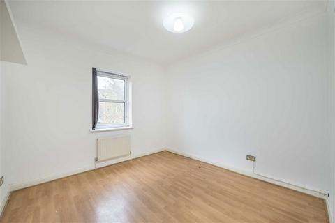 2 bedroom terraced house to rent, Eltham Road, London SE12