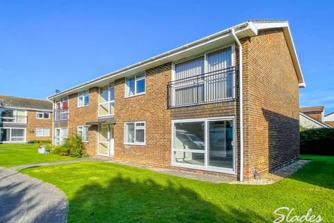 2 bedroom flat to rent, 6 Montagu Road, Highcliffe, Christchurch