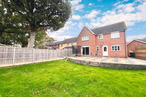 4 bedroom detached house for sale, Shepherd Close, Kingsnorth