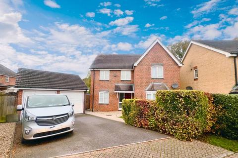 4 bedroom detached house for sale, Shepherd Close, Kingsnorth