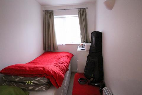 2 bedroom ground floor flat for sale, Gatting Close, Pavilion Way, Middlesex, Edgware, HA8