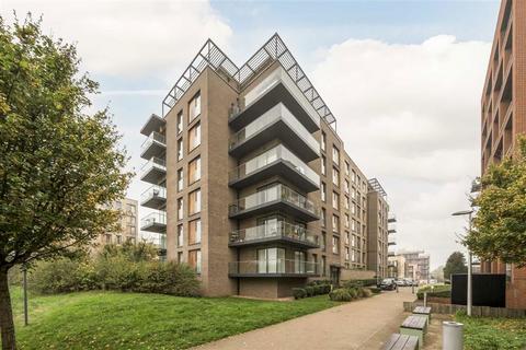 3 bedroom flat for sale, Saundby Lane, London SE3