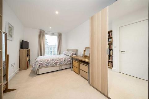 3 bedroom flat for sale, Saundby Lane, London SE3