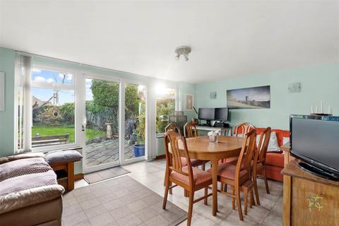 3 bedroom semi-detached house for sale, Wells Gardens, Broadway WR12