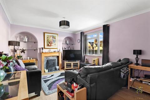 3 bedroom semi-detached house for sale, Wells Gardens, Broadway WR12