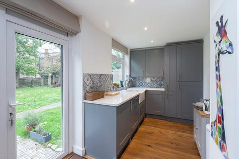 2 bedroom flat to rent, Elmwood Road, London, SE24