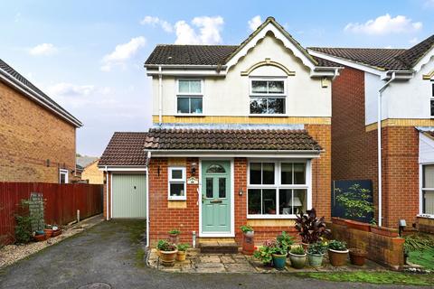 3 bedroom detached house for sale, Tarn Close, Farnborough, GU14