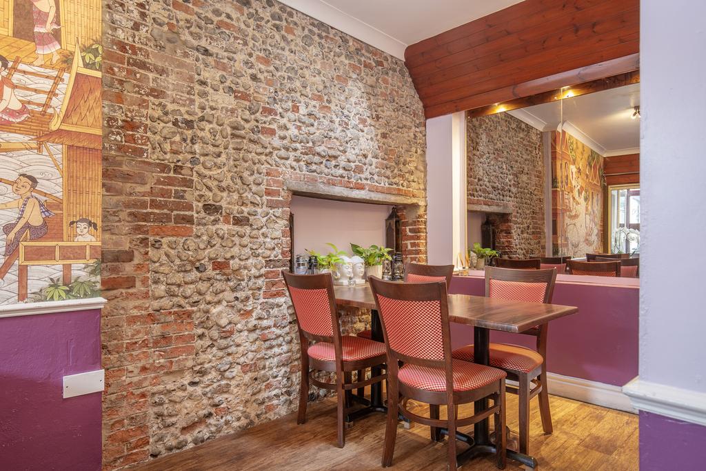 Rear dining room 2
