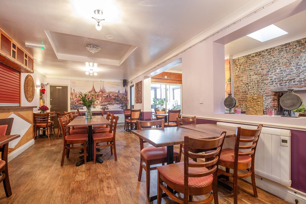 Rear dinning room 1