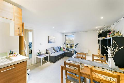 1 bedroom flat for sale, Church Street, Epsom