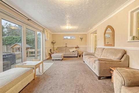 4 bedroom detached house for sale, The Parkway, Canvey Island SS8