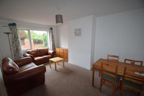 4 bedroom detached house to rent, 24 Stretton Avenue