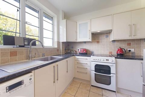 2 bedroom flat for sale, High Ridge, London N10