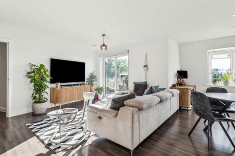 2 bedroom flat for sale, Dock Meadow Reach, London W7