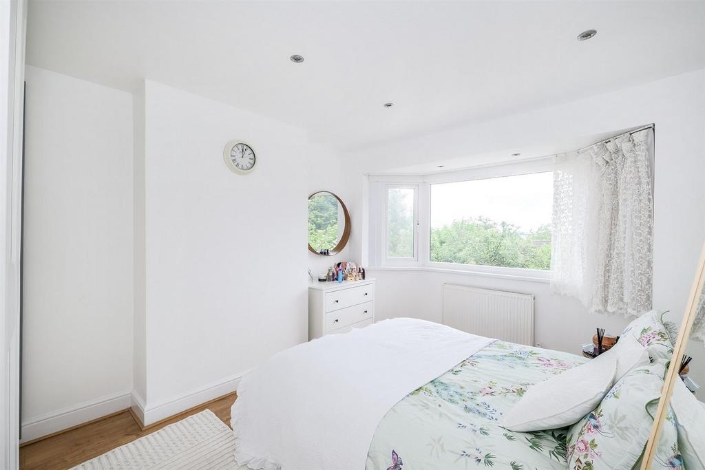 13 dovehouse gdns-3 rszd.jpg
