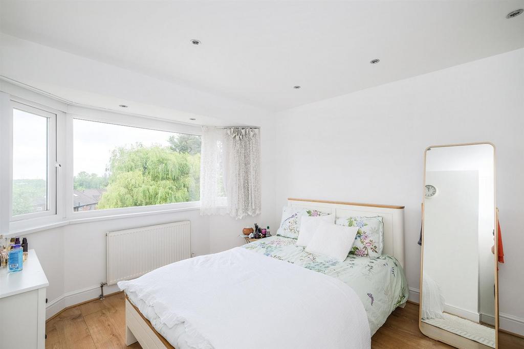 13 dovehouse gdns-4 rszd.jpg