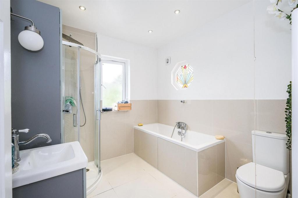 13 dovehouse gdns-1 rszd.jpg