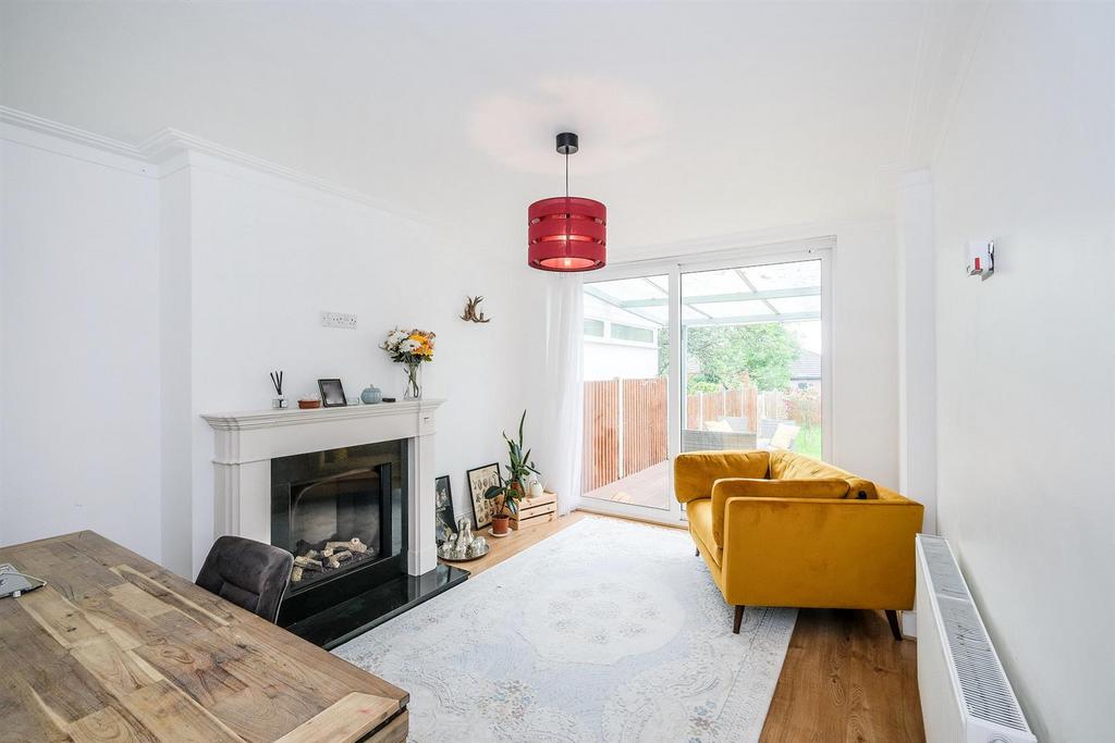 13 dovehouse gdns-15 rszd.jpg