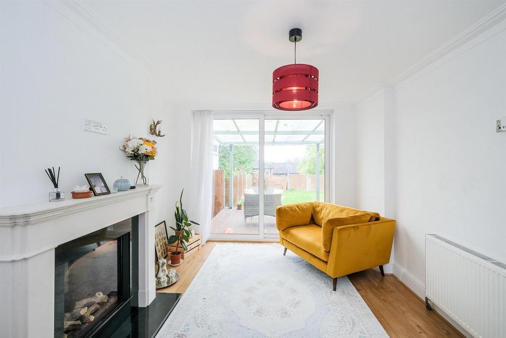 13 dovehouse gdns-16 rszd.jpg