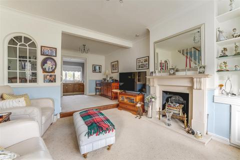 12 Sandringham Close, Enfield, EN1 3JH