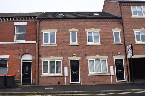 4 bedroom semi-detached house to rent, 27 Upper Bar