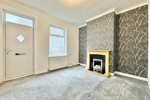 2 bedroom terraced house to rent, Eastfield Lane, Castleford