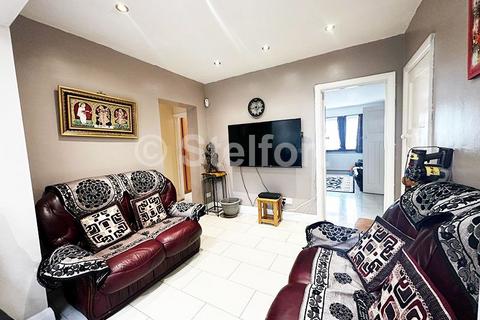 5 bedroom terraced house to rent, Oakhampton Road, London NW7