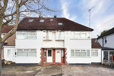 5 bedroom terraced house to rent, Oakhampton Road, London NW7