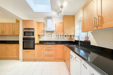 5 bedroom terraced house to rent, Oakhampton Road, London NW7