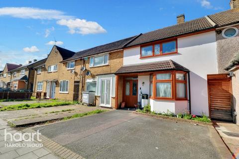 3 bedroom terraced house for sale, Hilldene Avenue, ROMFORD