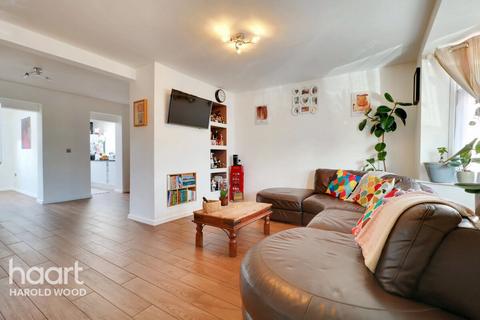 3 bedroom terraced house for sale, Hilldene Avenue, ROMFORD