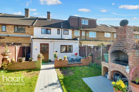 3 bedroom terraced house for sale, Hilldene Avenue, ROMFORD