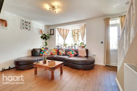 3 bedroom terraced house for sale, Hilldene Avenue, ROMFORD