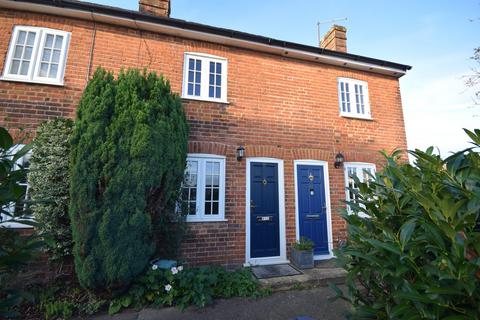 2 bedroom cottage to rent, Bear Lane, Farnham, Surrey, GU9