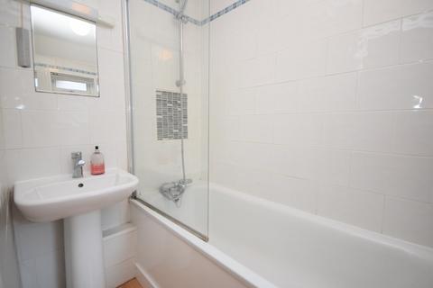 2 bedroom cottage to rent, Bear Lane, Farnham, Surrey, GU9