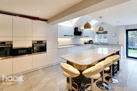 4 bedroom detached house for sale, Bradstone Close, Leicester