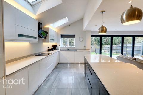 4 bedroom detached house for sale, Bradstone Close, Leicester