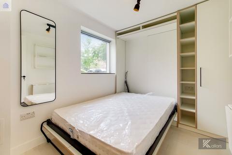 1 bedroom semi-detached house to rent, Hospital Way, London, Hither Green, SE13