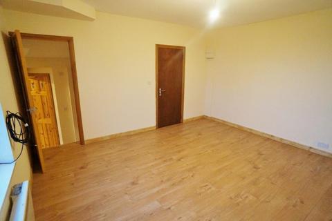 Studio to rent, Lincoln Street, Wakefield