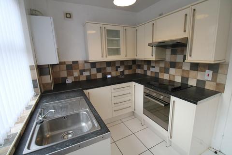 2 bedroom end of terrace house to rent, Swift Street, Ashton-Under-Lyne OL6