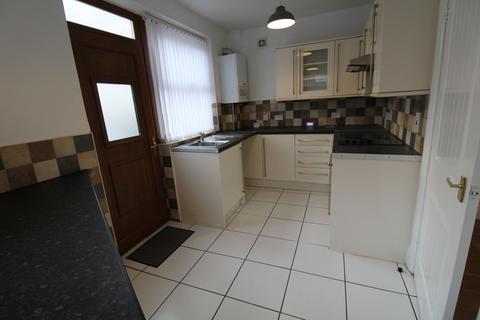 2 bedroom end of terrace house to rent, Swift Street, Ashton-Under-Lyne OL6