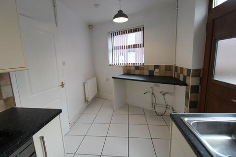 2 bedroom end of terrace house to rent, Swift Street, Ashton-Under-Lyne OL6