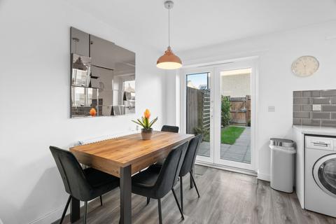 70 Consort Avenue, Trumpington, Cambridge, CB2 9AF