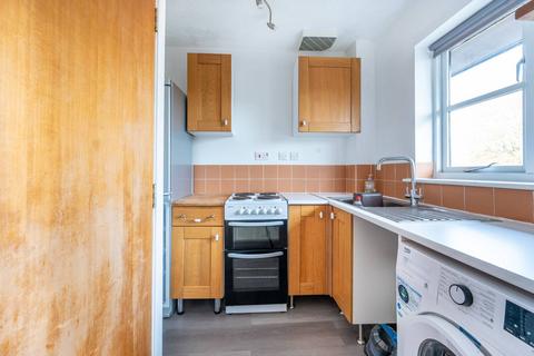 Studio for sale, Chamberlain Place, Walthamstow, London, E17