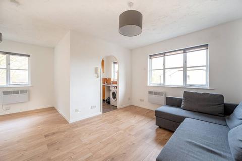 Studio for sale, Chamberlain Place, Walthamstow, London, E17