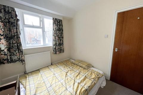 2 bedroom flat to rent, Robertson Terrace, Hastings TN34