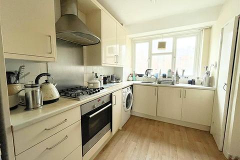 2 bedroom flat to rent, Robertson Terrace, Hastings TN34