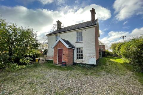 3 bedroom detached house for sale, Bunwell Street, Bunwell