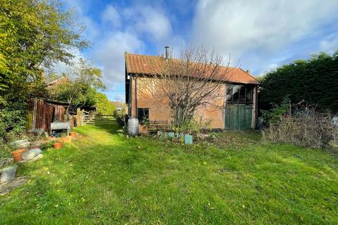 3 bedroom detached house for sale, Bunwell Street, Bunwell