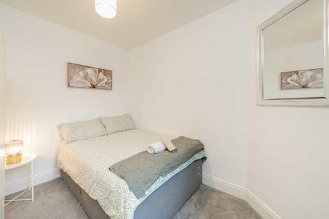 1 bedroom flat to rent, Musard Road, London W6